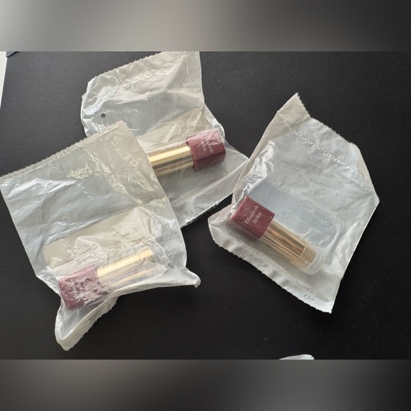 Elizabeth Arden Ceramide Plump Perfect Rouge Lipstick in Perfect Cassis 21 - Picture 8 of 8